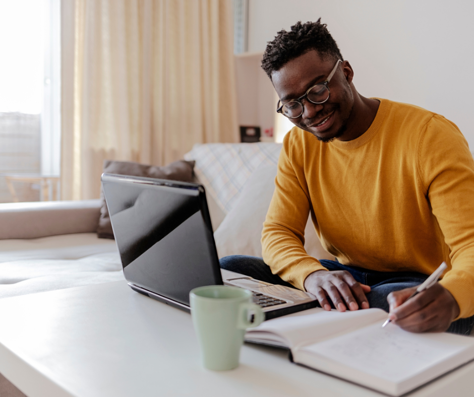 Le projet - homme au bureau